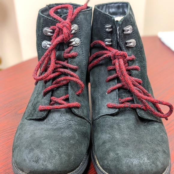 UGGs - Picture 1 of 3